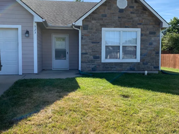 923 E 14th Ter, Eudora, KS 66025