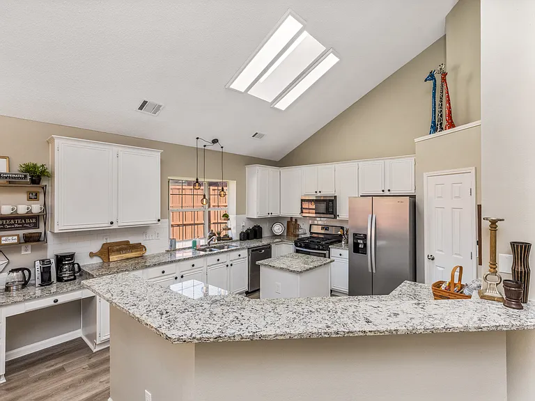 604 Grimsworth Ct — Photo 11
