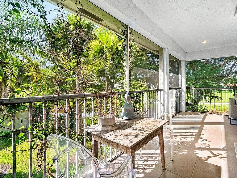 11823 Pebblewood Dr — Photo 25