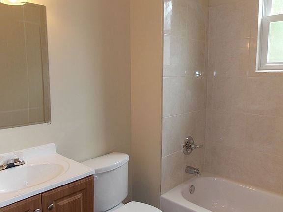 3rd image of 2751 Banks St #A
