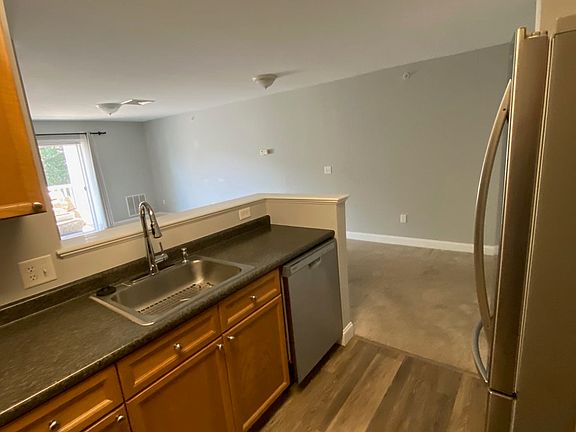 3rd image of 122 Coliseum Ave #401