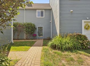 2 Farmington Meadow Dr UNIT 2, Farmington, CT 06032