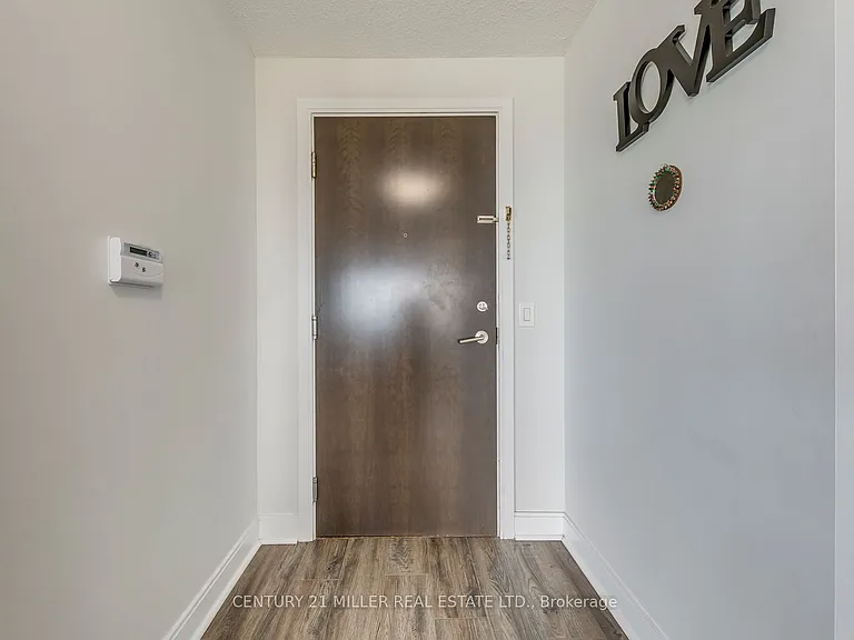 125 Village Green Sq #3803 — Photo 4