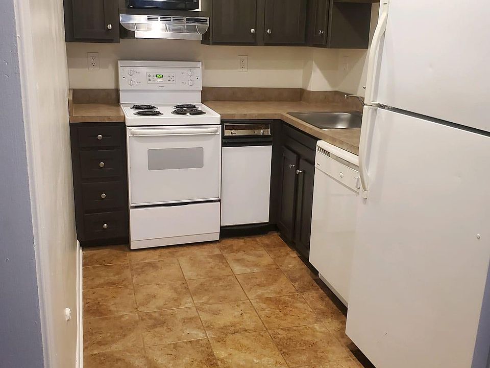 1BR, Apt #23 Updated Kitchen Cabinets