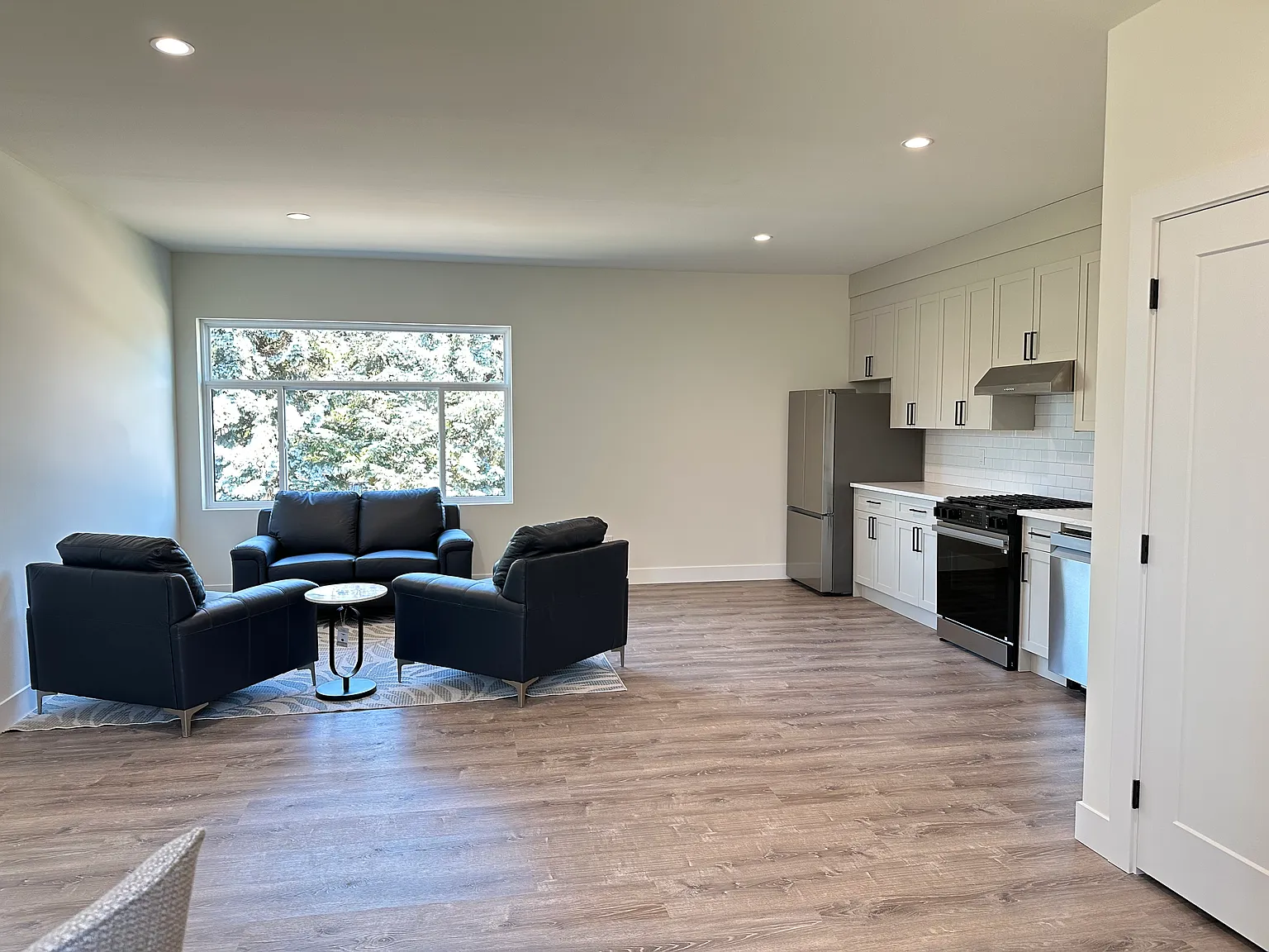 2 bed, 1040 sqft, $1,800 — Photo 4