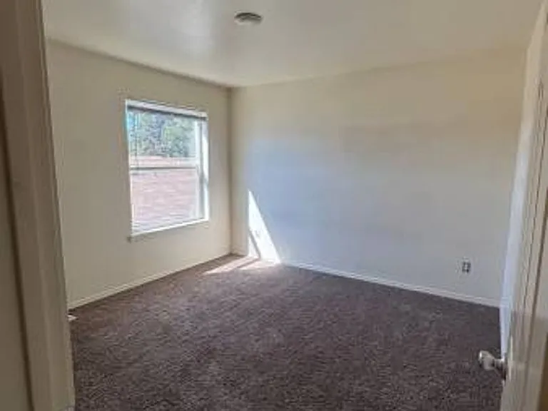 1120 S Fern St — Photo 7