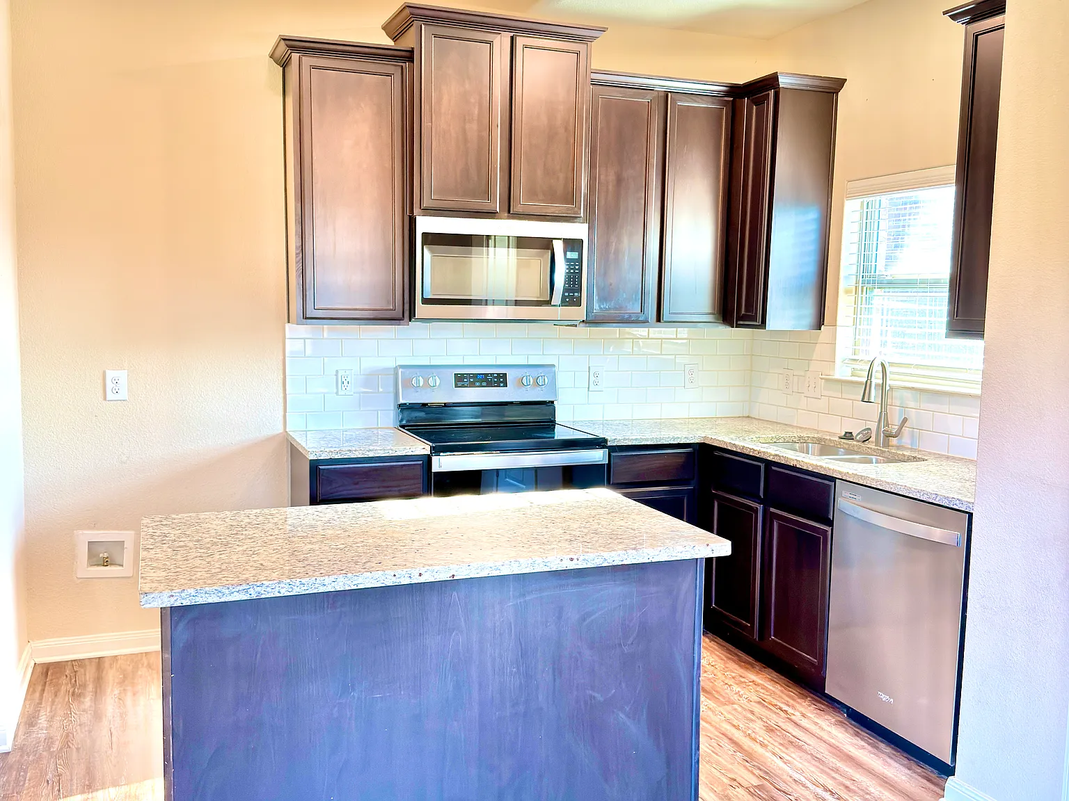 4 bed, 1656 sqft, $1,899 — Photo 4