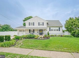 19 Montclair Dr, Delran, NJ 08075