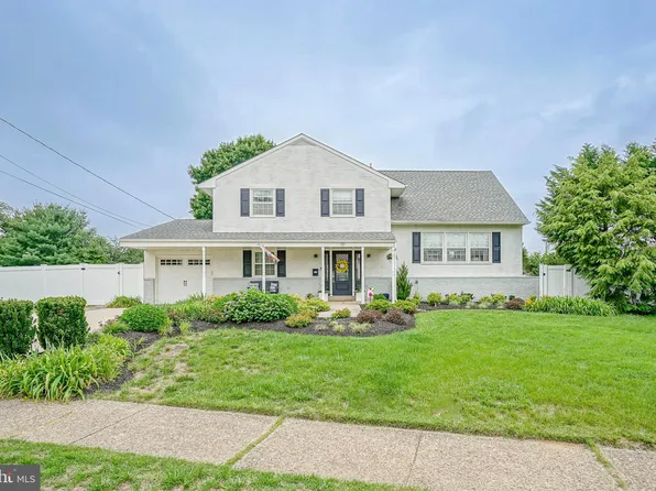 19 Montclair Dr, Delran, NJ 08075