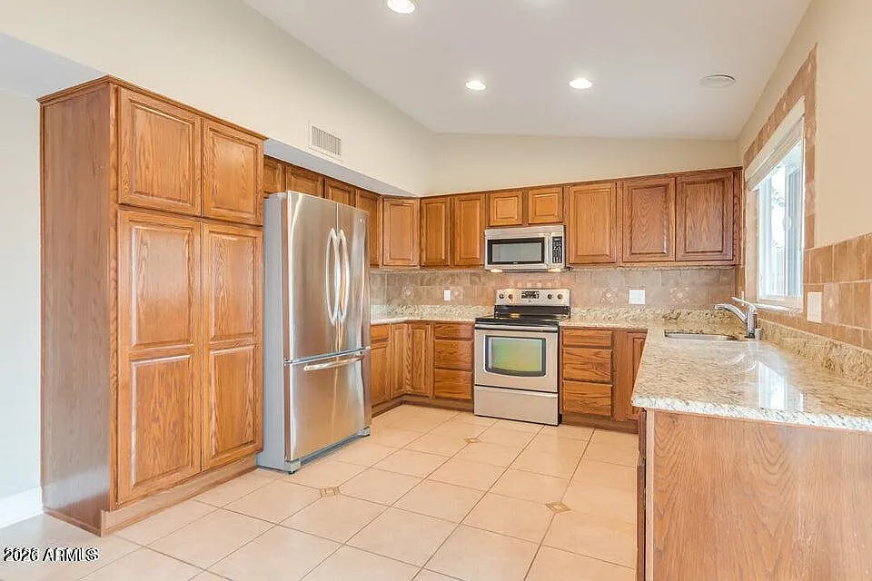 3 bed, 2.0 bath, 1428 sqft, $3,250 — Photo 2