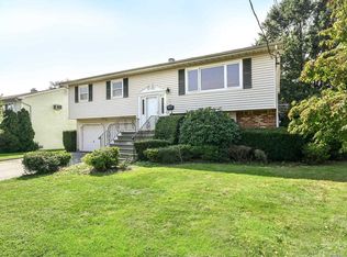 66 Smith St, Glen Head, NY 11545