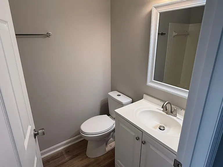 1604 Arlyn Cir #J — Photo 12