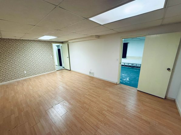 3 bedroom rental in Surrey — photo 12