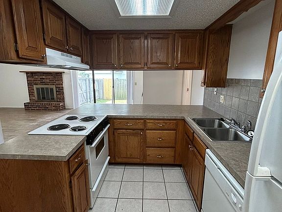 5th image of 3502 W Wood St