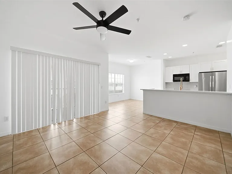 2532 Grand Central Pkwy #8 — Photo 14