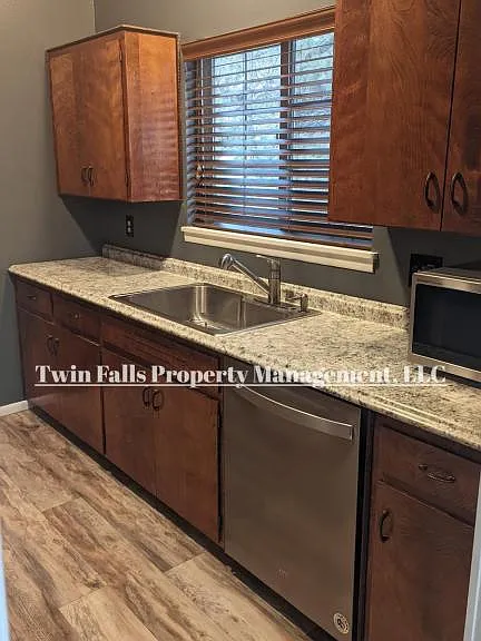 2121 Sherry Cir — Photo 8