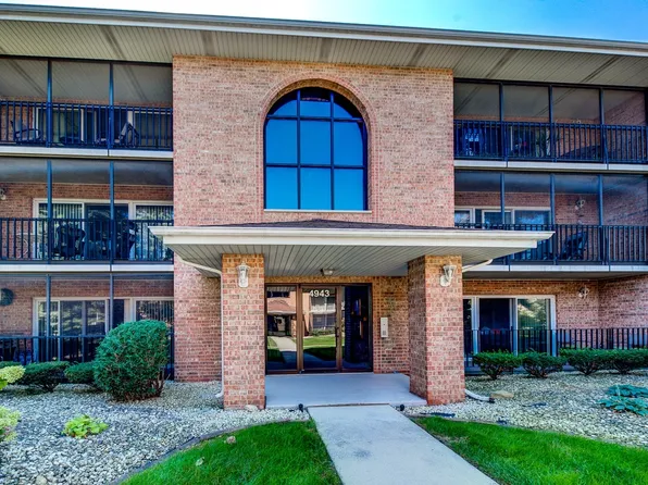 4943 Circle Dr #304, Crestwood, IL 60418
