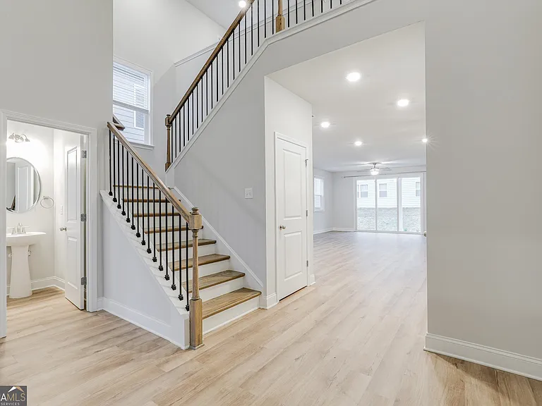 376 Caledonia Ct — Photo 6