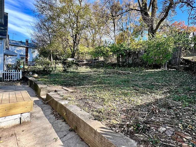 726 Woodlawn Ave — Photo 11