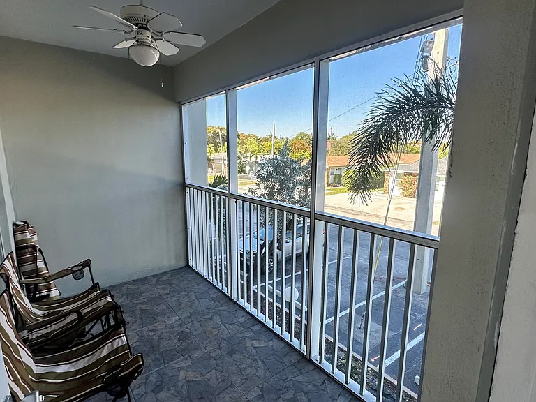 330 SE 2nd St #202G — Photo 9