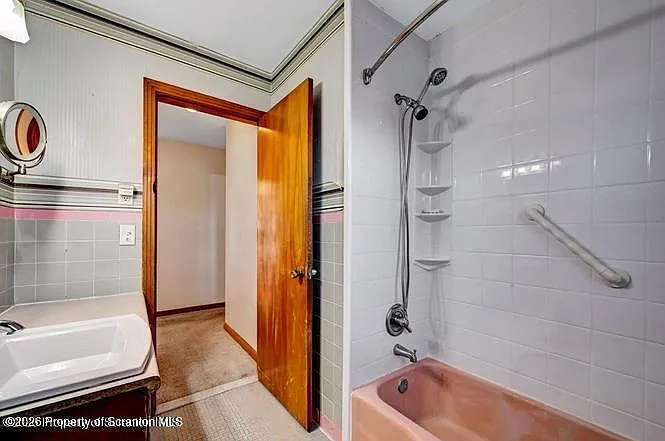 1020 W Market St — Photo 8