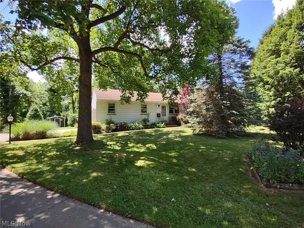 595 Barrett Rd, Berea, OH 44017