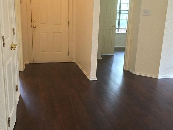 3rd image of 537 Bent Oak Dr