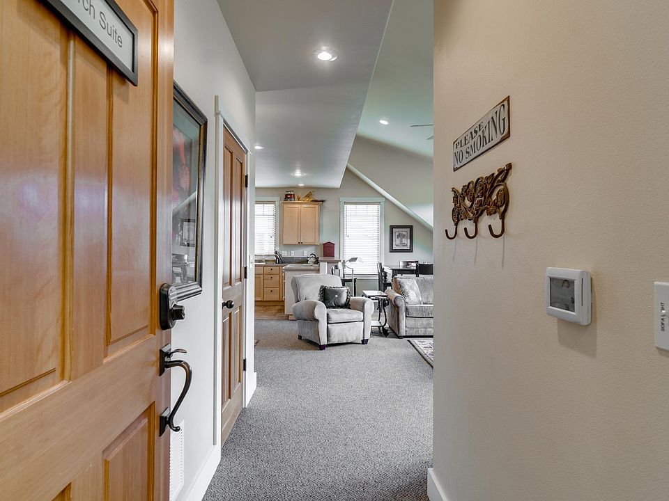 Welcome to Our Fully Furnished Birch Suite. Come on In.