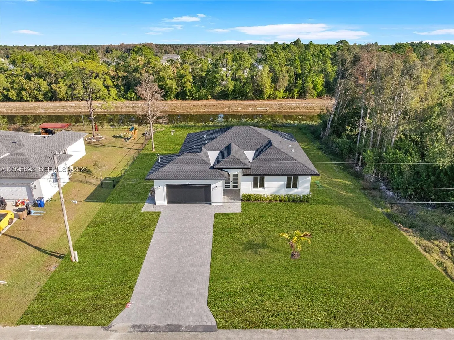 4 bed, 2.5 bath, $2,400 — Photo 4