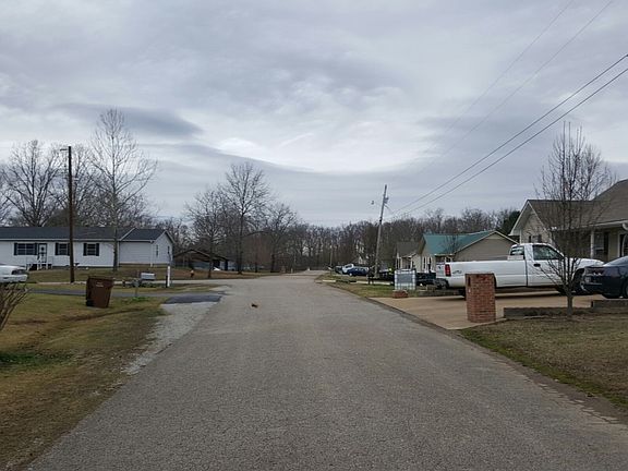 5th image of 64 Roselawn Dr