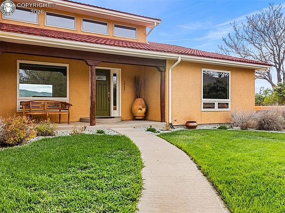 3rd image of 1064 Ridgeview Pl