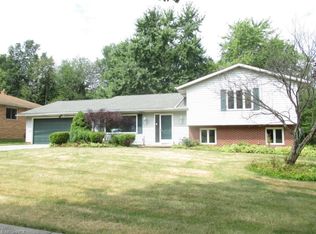 704 Azalea Dr, Cleveland, OH 44143