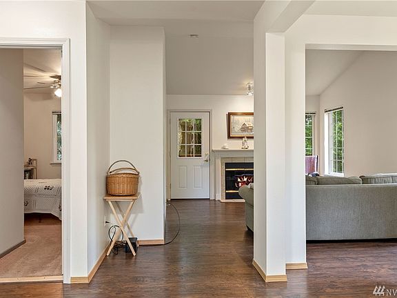 2nd image of 10867 Tulip Pl NW