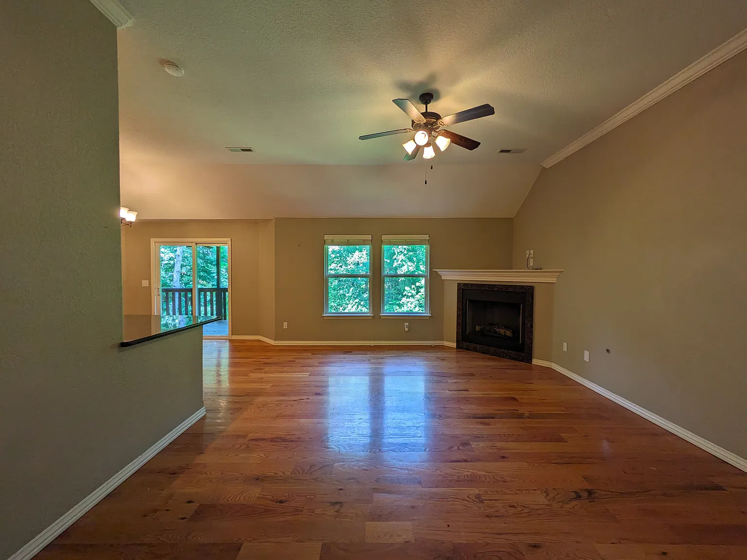 5 bed, 3031 sqft, $3,200 — Photo 4
