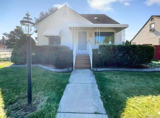 807 Farnham Ave, Lincoln Park, MI 48146