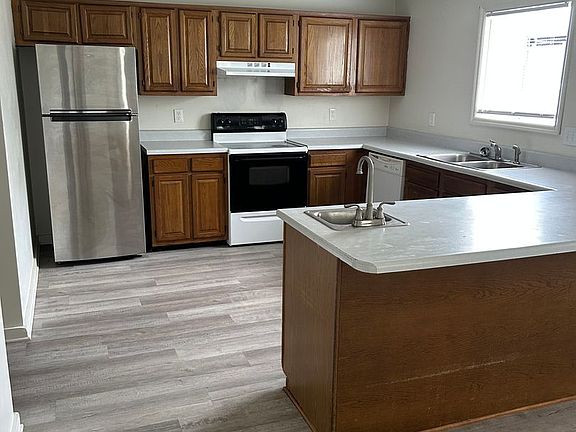 2nd image of 103 Persimmon Ct