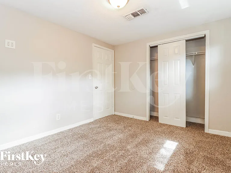 645 Lexington St — Photo 15