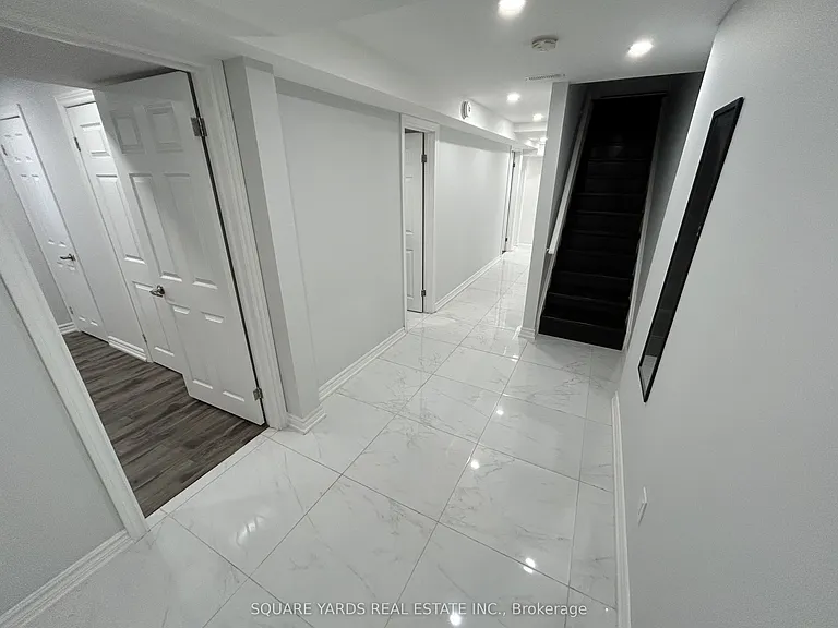 55 Bluffwood Cres — Photo 8