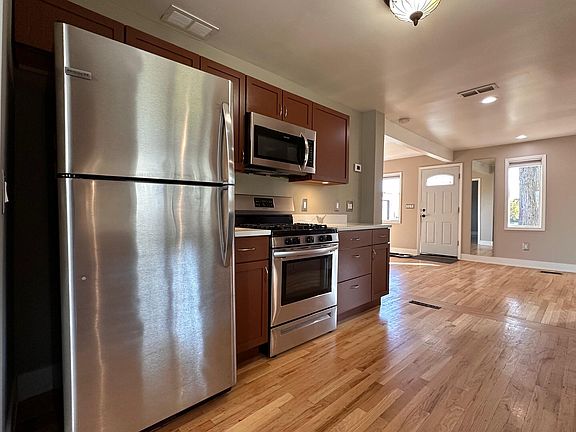 3rd image of 5854 Roosevelt St