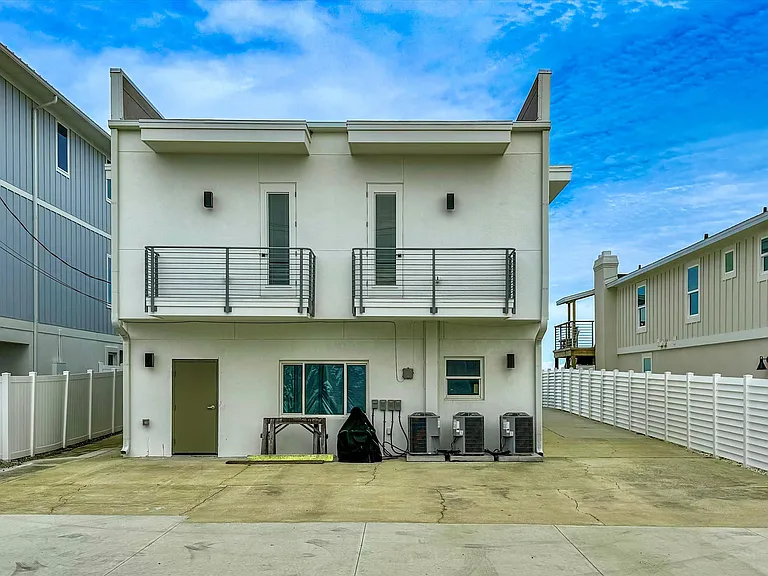 705 N Oceanshore Blvd #ID1051619P — Photo 29