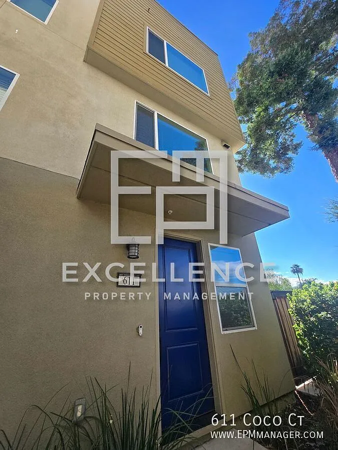 3/2.5 3 Story Townhouse with Solar - Patio and Balcony, 2 Car Garage, Washer and Dryer and More! — Photo 1