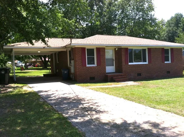 5123 Ponderosa Dr, Fayetteville, NC 28304