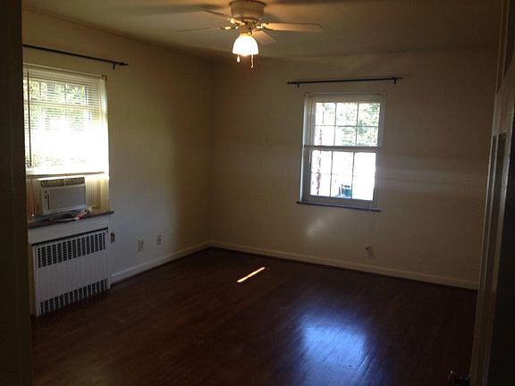4th image of 825 Van Dyke Ave
