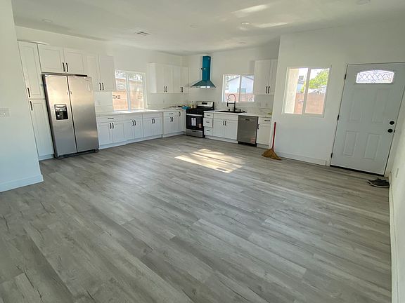 3rd image of 1006 S Newhope St #1008