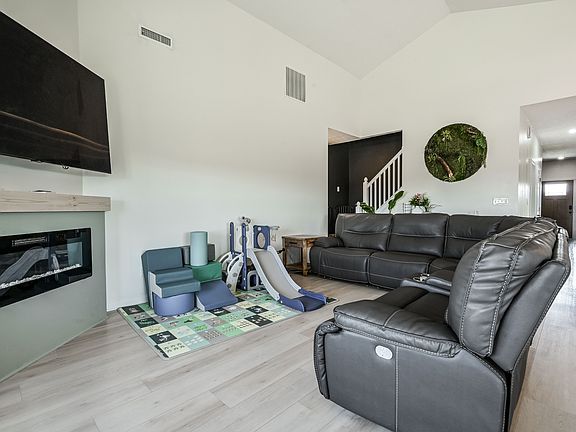 5th image of 5466 Maywood Dr