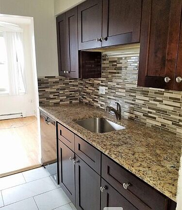 3rd image of 3710 N Pine Grove Ave #318A