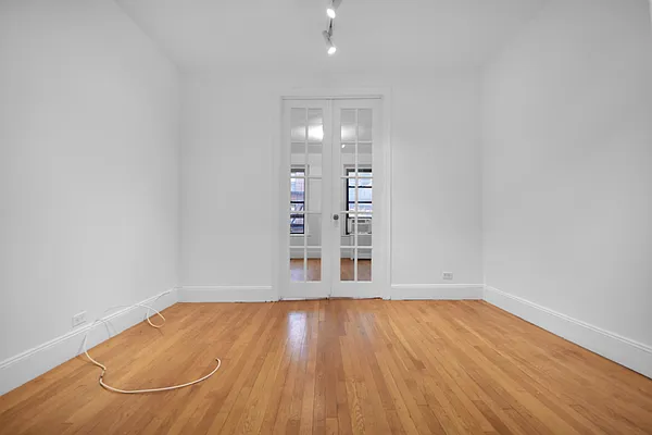 Rented by Compass | media 6