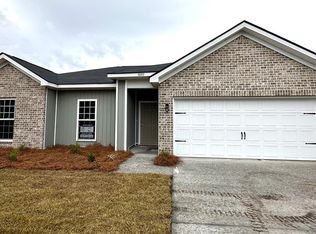 1620 SE Arnold Dr, Allenhurst, GA 31301