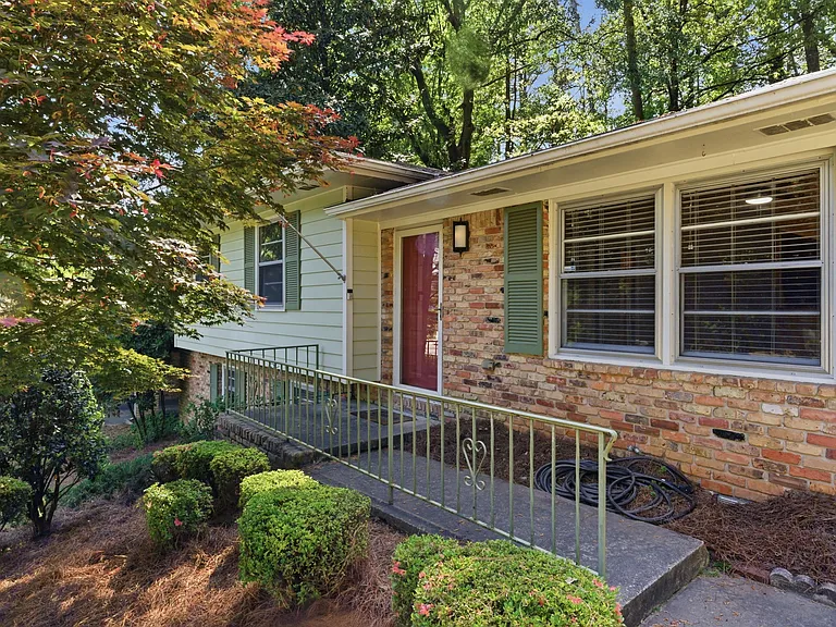 2722 Frontier Ct — Photo 4