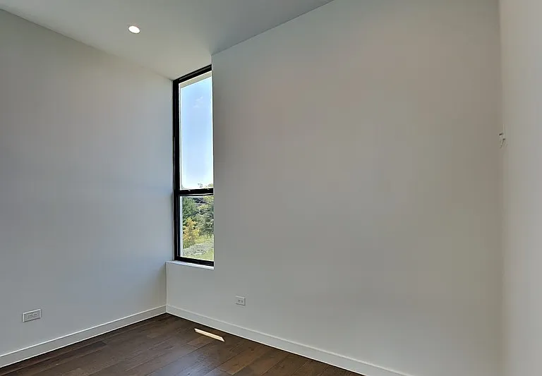 906 Blackland Ct — Photo 7